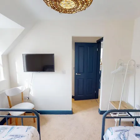 Sandy Shores, The Bay, 2 Bedrooms With Ensuites, Balcony With Sea View, Parking With Ev Point, 2 Dogs Welcome Holiday home Filey