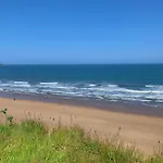 Sandy Shores, The Bay, 2 Bedrooms With Ensuites, Balcony With Sea View, Parking With Ev Point, 2 Dogs Welcome Holiday home