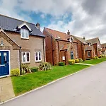 Holiday home Sandy Shores, The Bay, 2 Bedrooms With Ensuites, Balcony With Sea View, Parking With Ev Point, 2 Dogs Welcome Filey