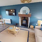 Sandy Shores, The Bay, 2 Bedrooms With Ensuites, Balcony With Sea View, Parking With Ev Point, 2 Dogs Welcome Holiday home