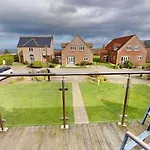 Sandy Shores, The Bay, 2 Bedrooms With Ensuites, Balcony With Sea View, Parking With Ev Point, 2 Dogs Welcome * Filey