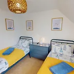 Sandy Shores, The Bay, 2 Bedrooms With Ensuites, Balcony With Sea View, Parking With Ev Point, 2 Dogs Welcome Holiday home
