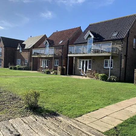 Hébergement de vacances Sandy Shores, The Bay, 2 Bedrooms With Ensuites, Balcony With Sea View, Parking With Ev Point, 2 Dogs Welcome Filey