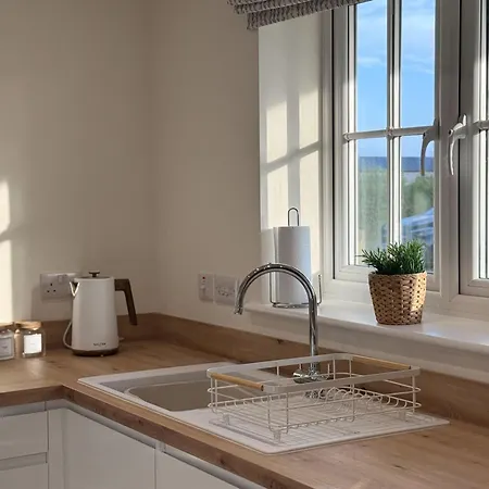 Sandy Shores, The Bay, 2 Bedrooms With Ensuites, Balcony With Sea View, Parking With Ev Point, 2 Dogs Welcome * Filey