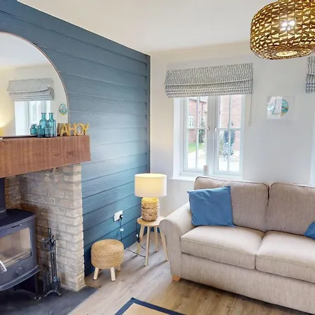Sandy Shores, The Bay, 2 Bedrooms With Ensuites, Balcony With Sea View, Parking With Ev Point, 2 Dogs Welcome * Filey