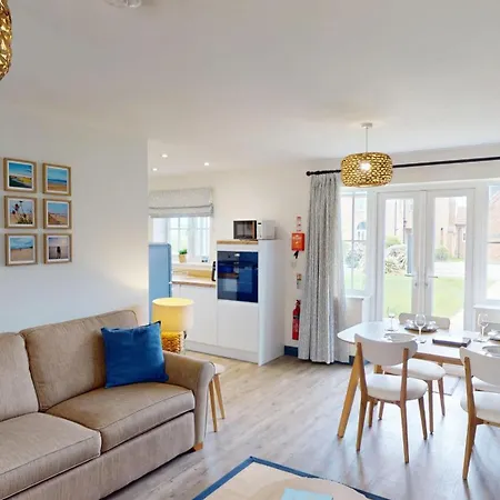 Holiday home Sandy Shores, The Bay, 2 Bedrooms With Ensuites, Balcony With Sea View, Parking With Ev Point, 2 Dogs Welcome