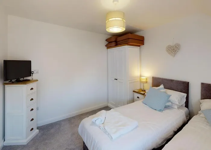 Sandy Shores, The Bay, 2 Bedrooms With Ensuites, Balcony With Sea View, Parking With Ev Point, 2 Dogs Welcome * Filey