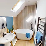 Sandy Shores, The Bay, 2 Bedrooms With Ensuites, Balcony With Sea View, Parking With Ev Point, 2 Dogs Welcome Filey