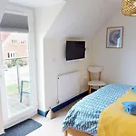 Prázdninový dům Sandy Shores, The Bay, 2 Bedrooms With Ensuites, Balcony With Sea View, Parking With Ev Point, 2 Dogs Welcome