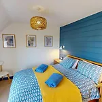 Sandy Shores, The Bay, 2 Bedrooms With Ensuites, Balcony With Sea View, Parking With Ev Point, 2 Dogs Welcome * Filey