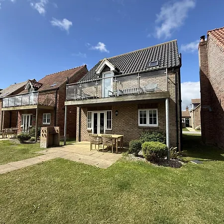 Sandy Shores, The Bay, 2 Bedrooms With Ensuites, Balcony With Sea View, Parking With Ev Point, 2 Dogs Welcome Filey